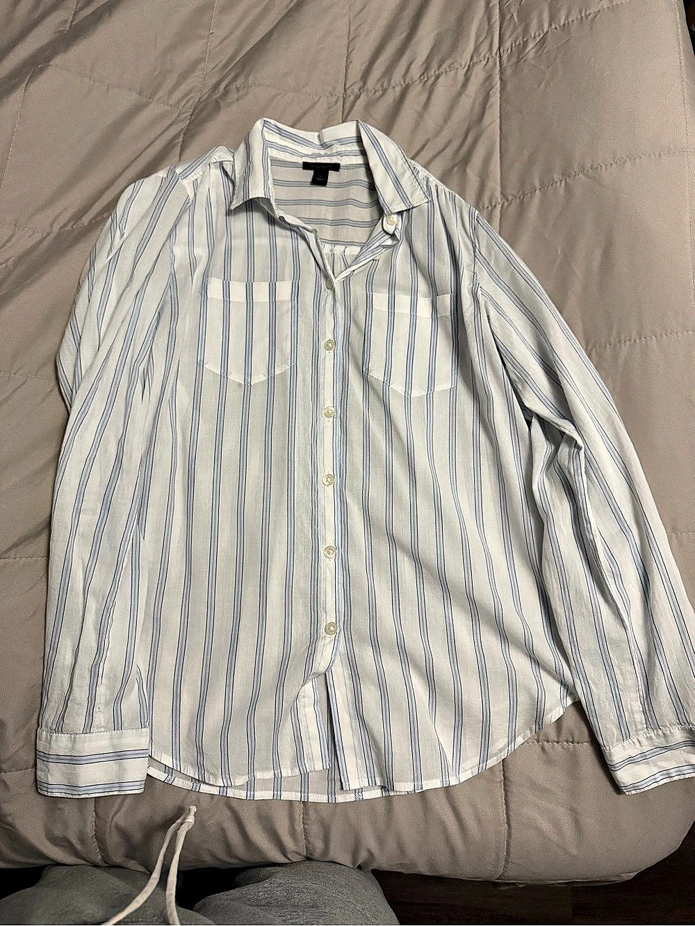 Ann Taylor factory Striped Button Down Shirt in White & Blue Size XS
